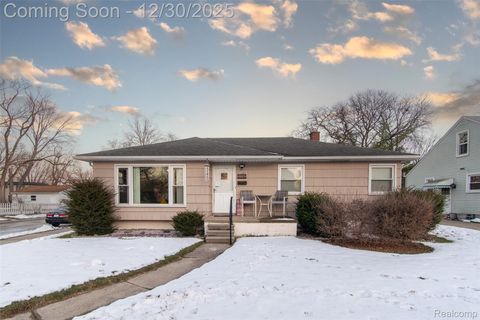 21858 Pleasant Avenue Eastpointe City MI 48021