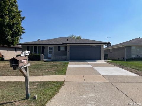 37742 DOUGLAS Court Sterling Heights City MI 48310