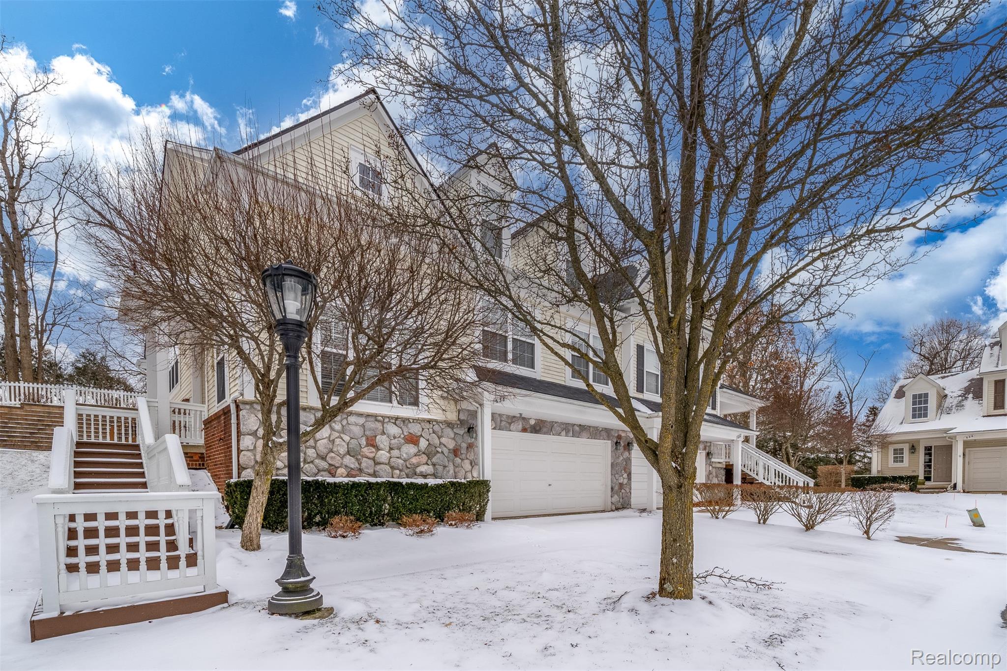 638 W Bluff Court 31