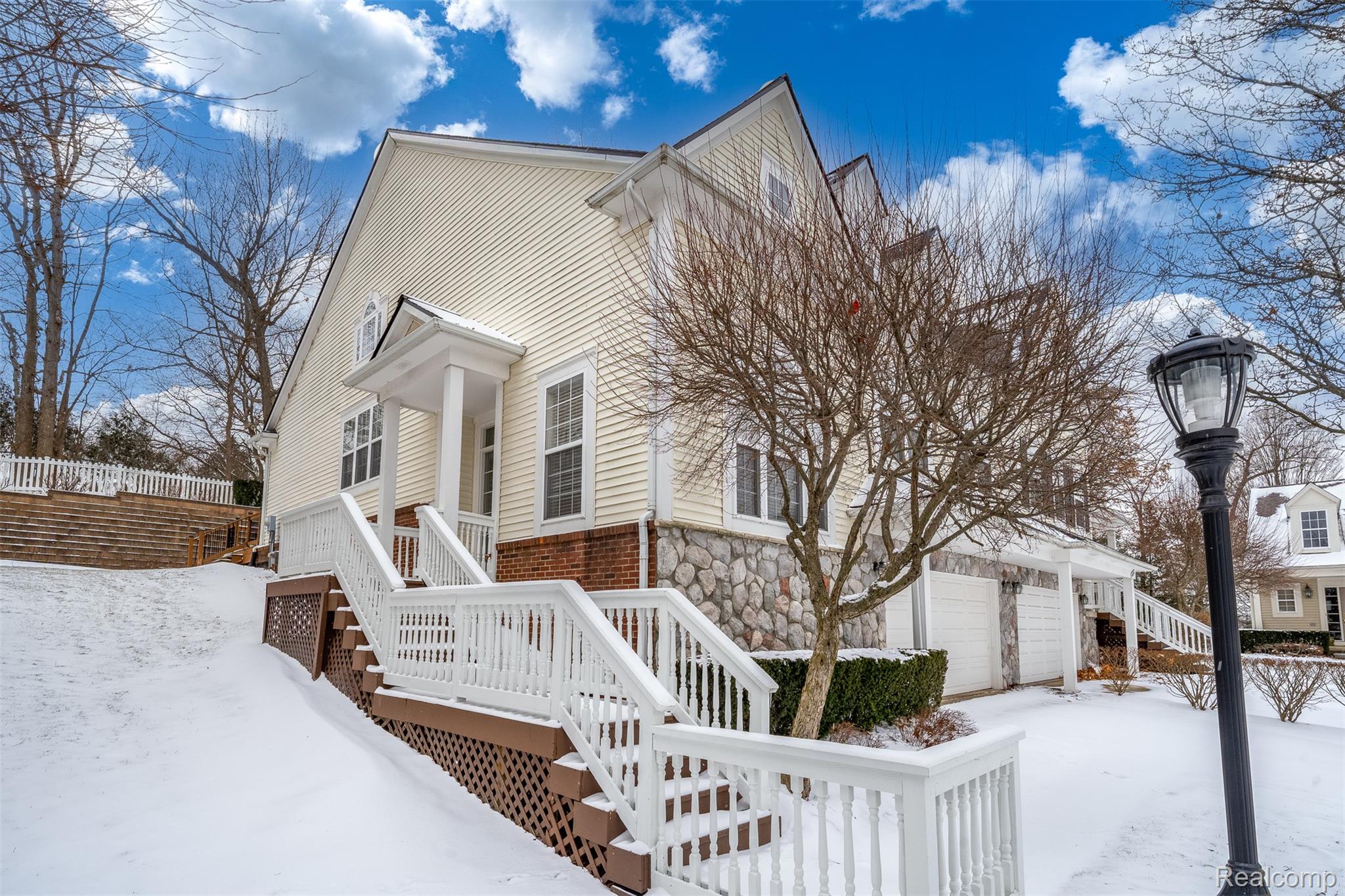 638 W Bluff Court 31