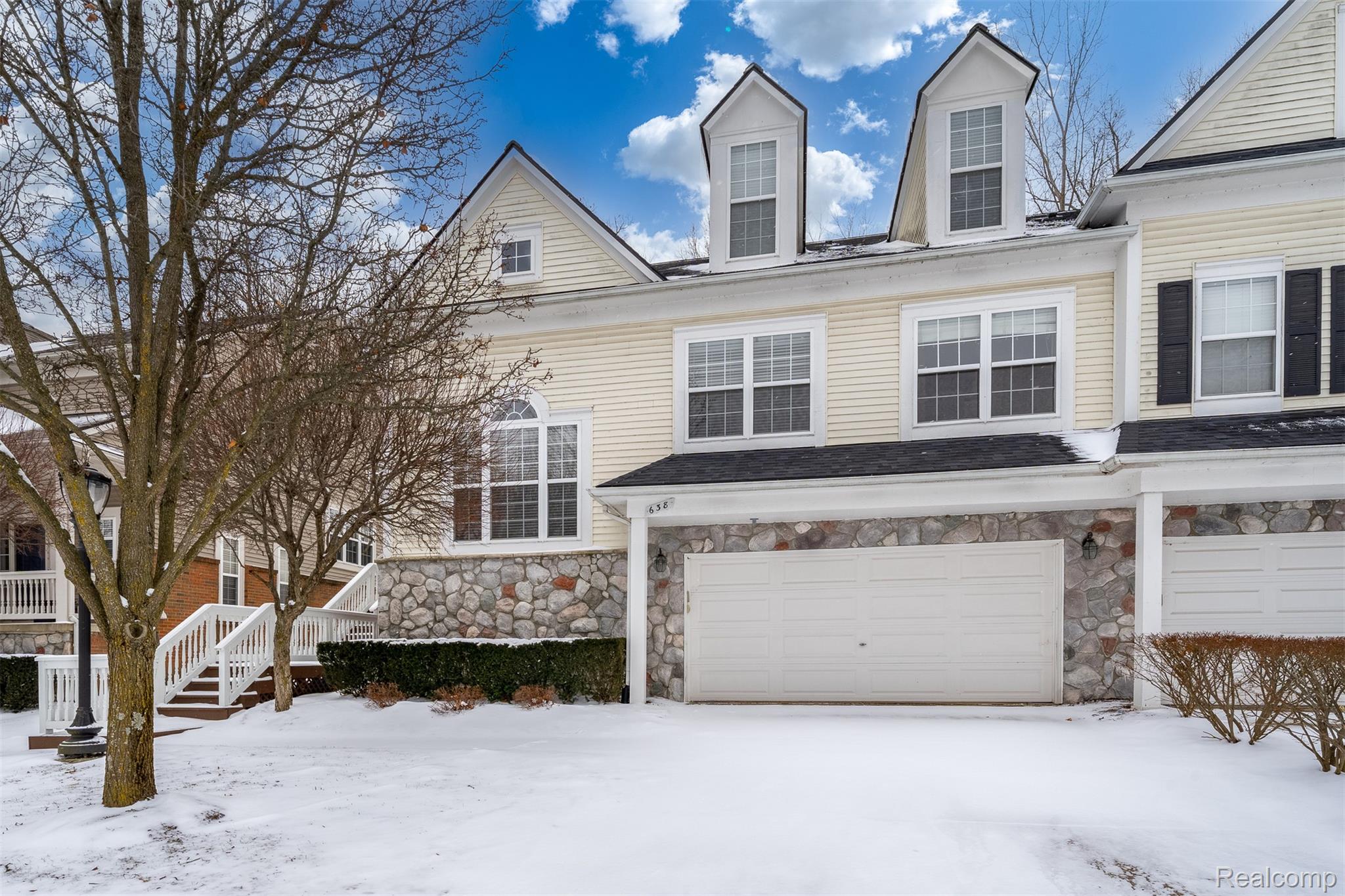 638 W Bluff Court 31