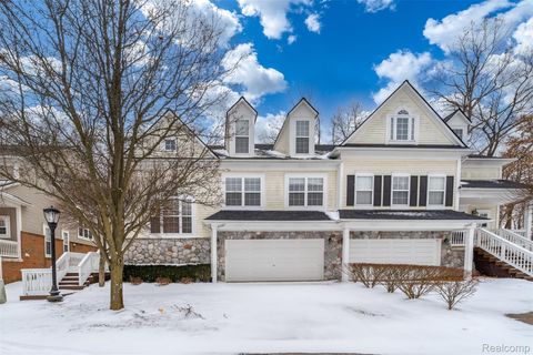 638 W Bluff Court 31 Rochester Hills City MI 48307