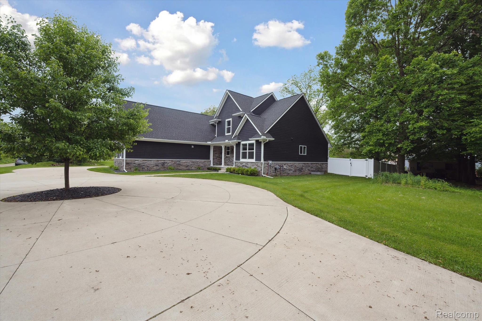 595 BRIGHTON LAKE RD