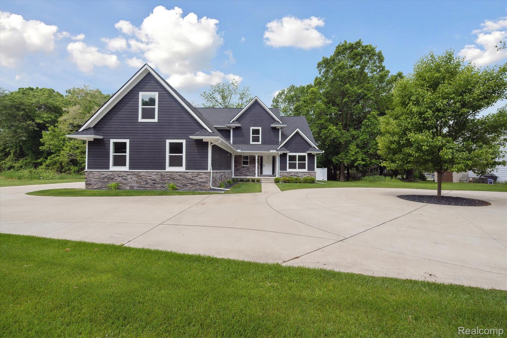 595 BRIGHTON LAKE RD