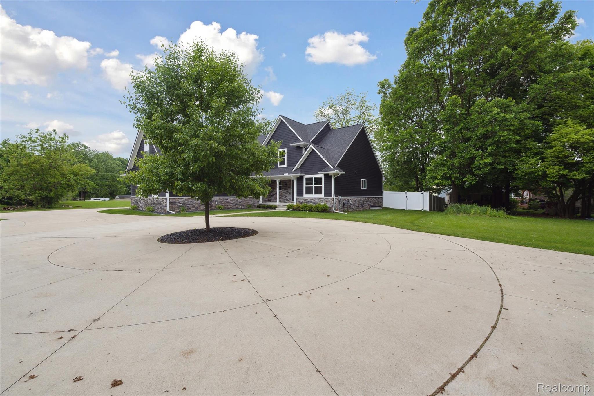 595 BRIGHTON LAKE RD