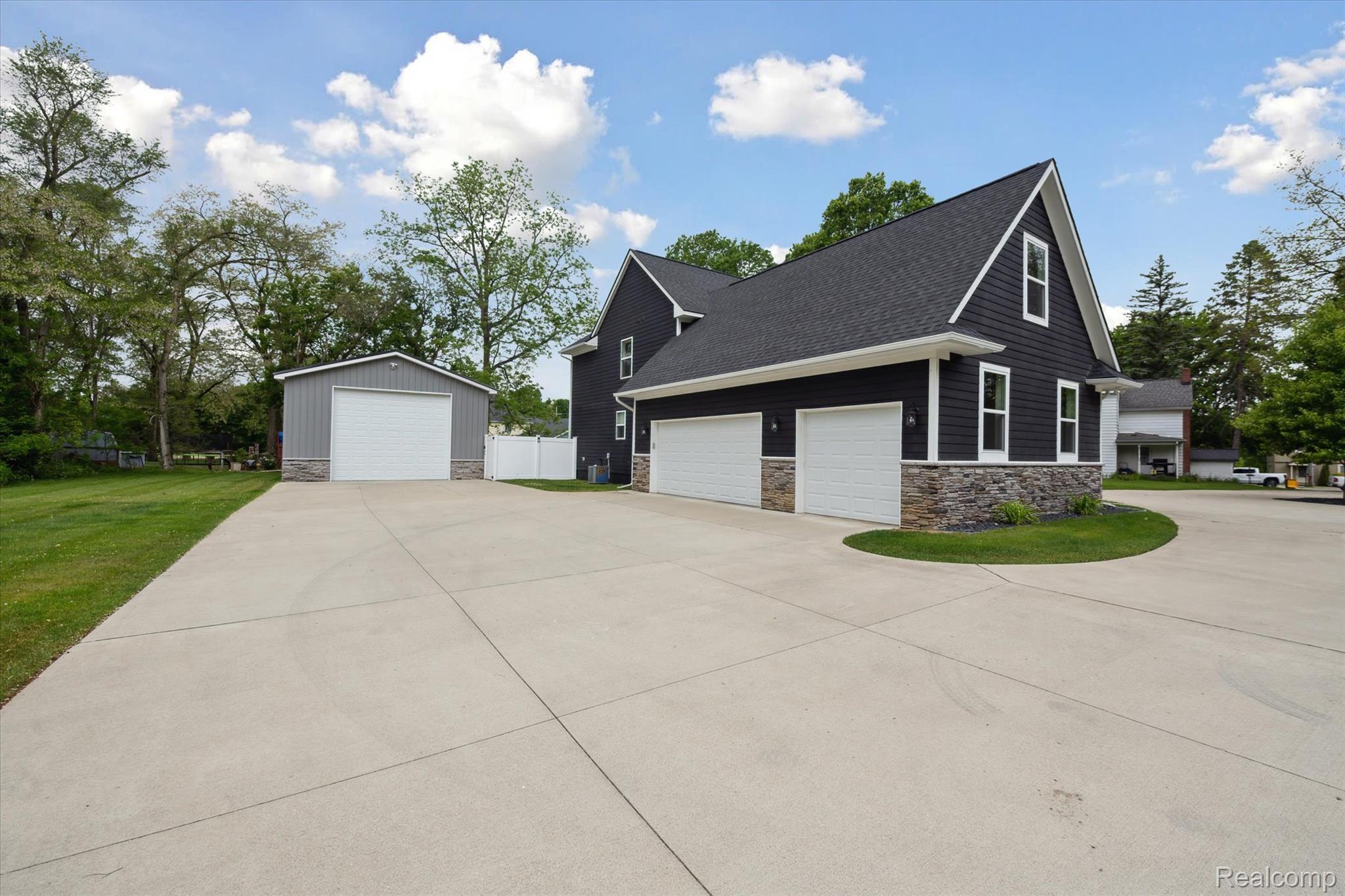 595 BRIGHTON LAKE RD