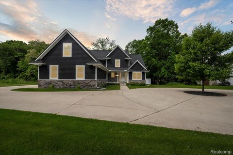 595 BRIGHTON LAKE RD Brighton City MI 48116