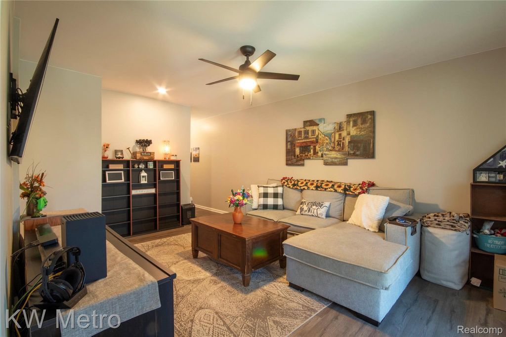 Photo of 8401 18 Mile Road #253, Sterling Heights City, MI 48313 (MLS # 20261027744)