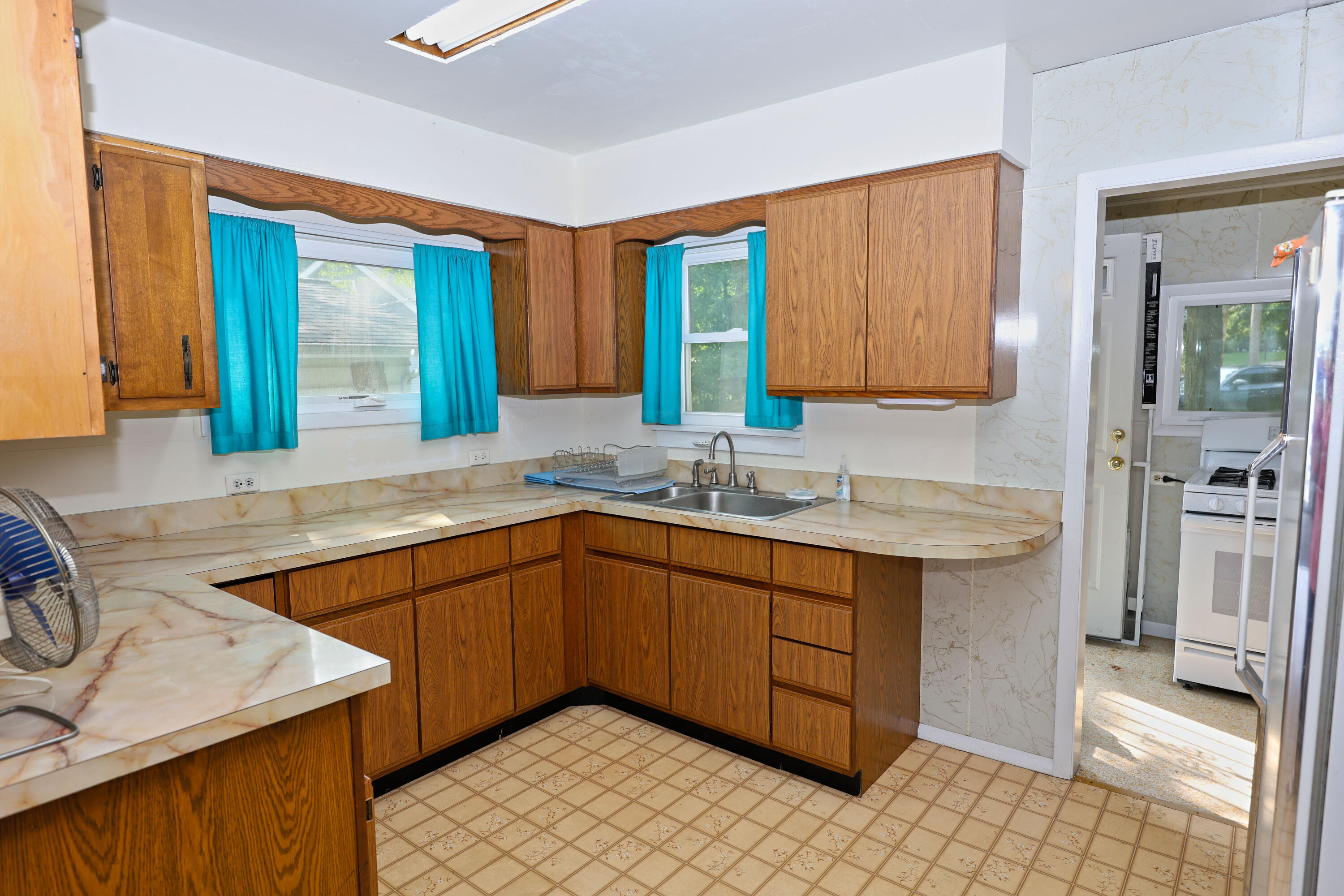 67003 Lakeshore Drive