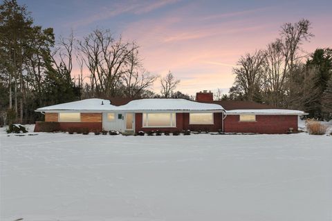 24700 N Cromwell Drive Franklin Village MI 48025