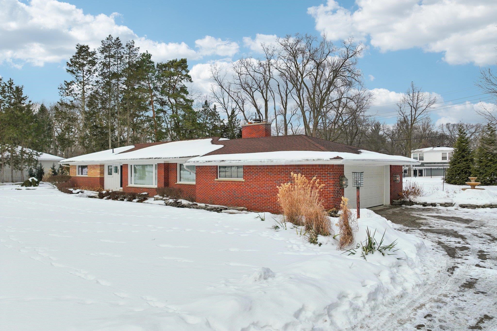 24700 N Cromwell Drive