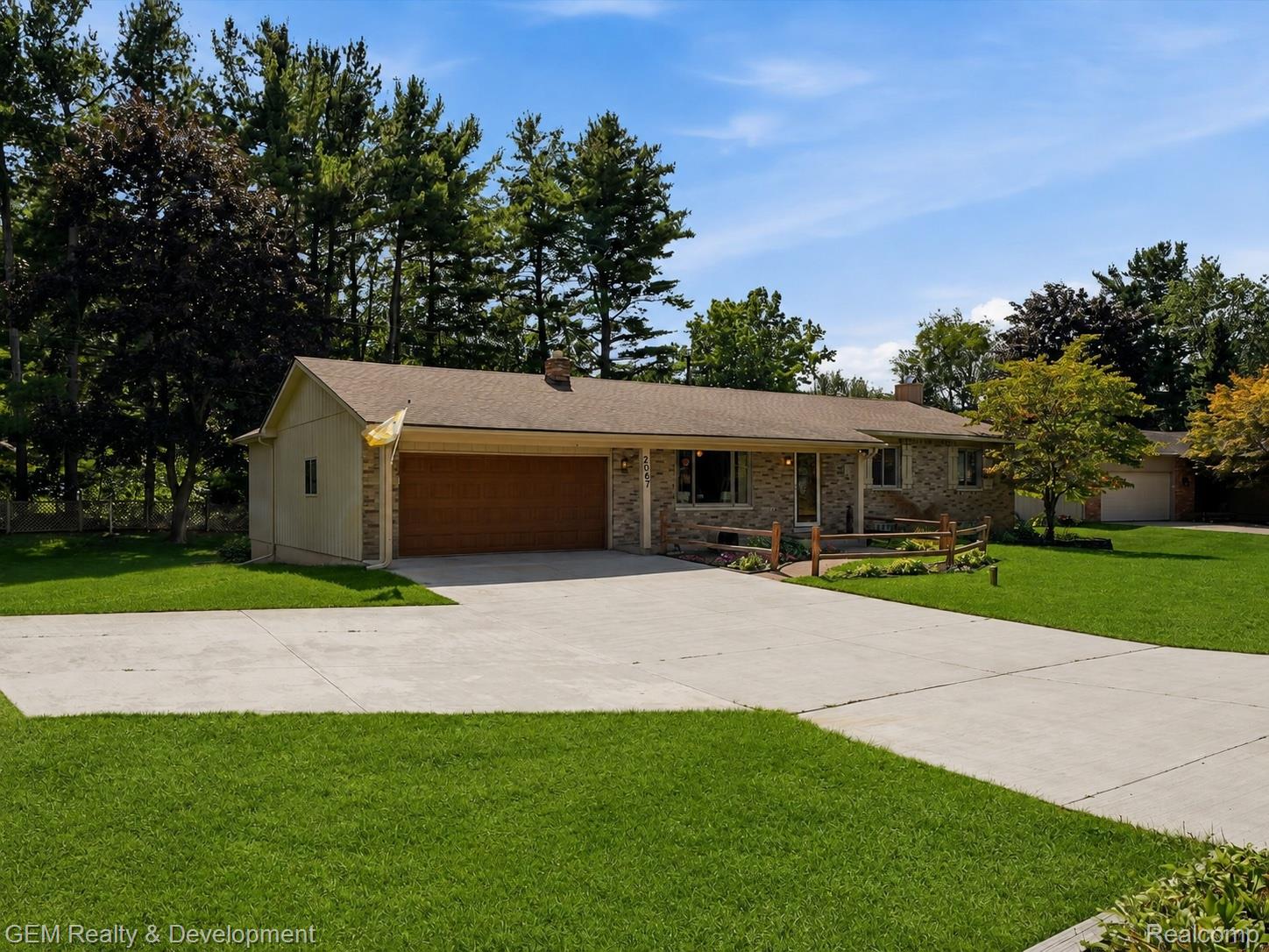 2067 Glen Iris Drive