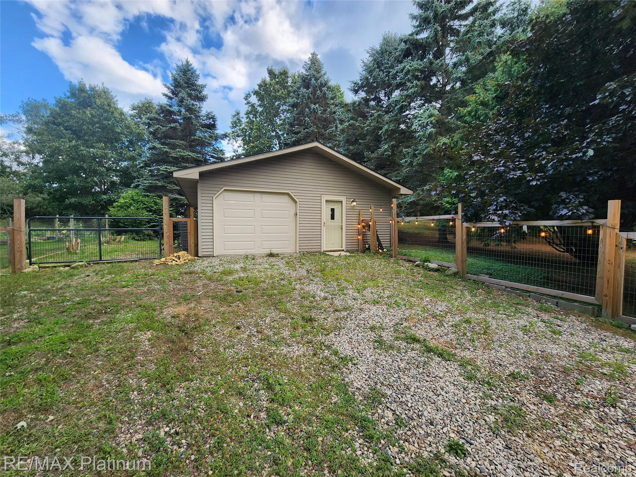 6451 Bullard Road