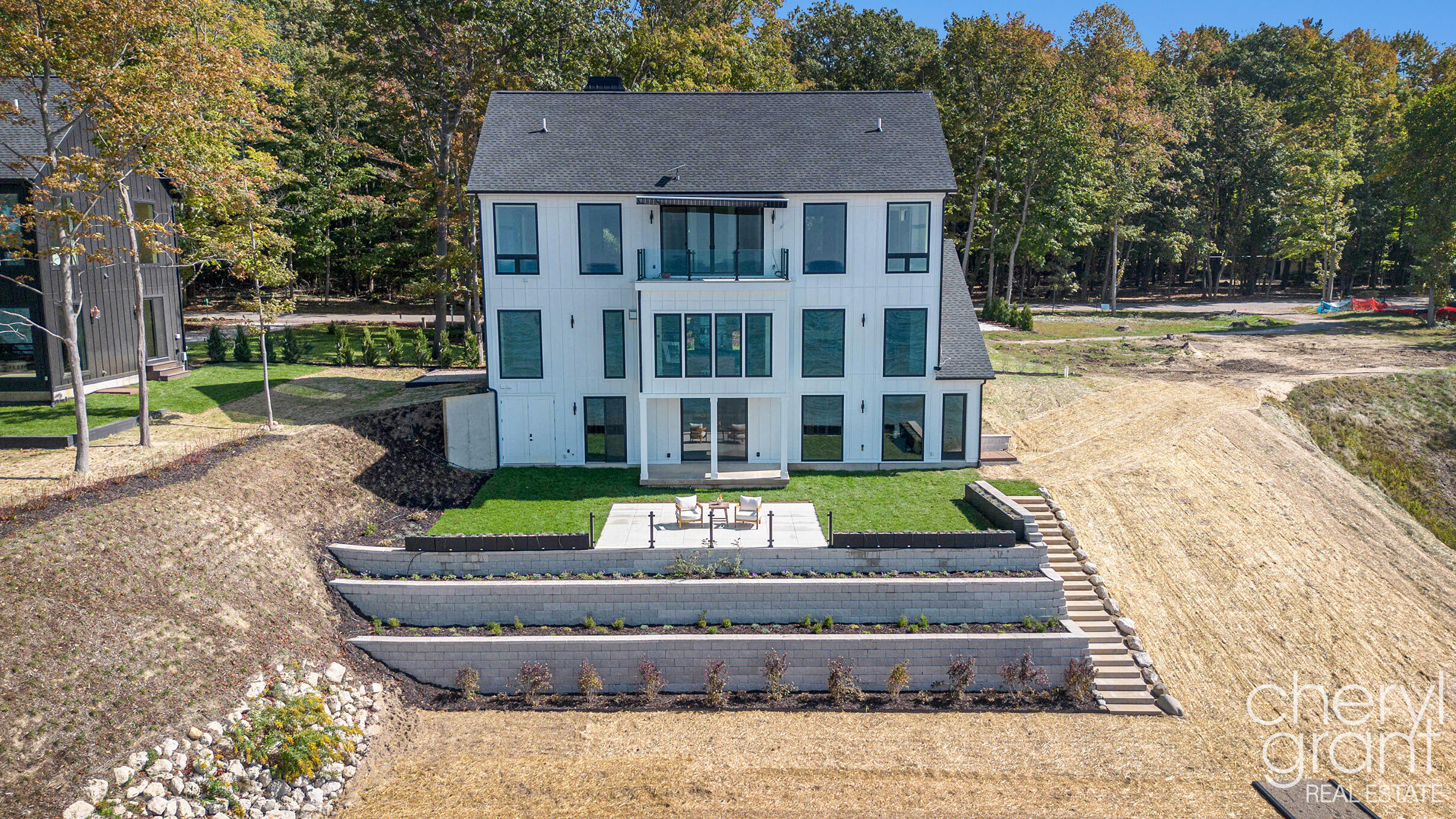 2576 Lakeshore Drive