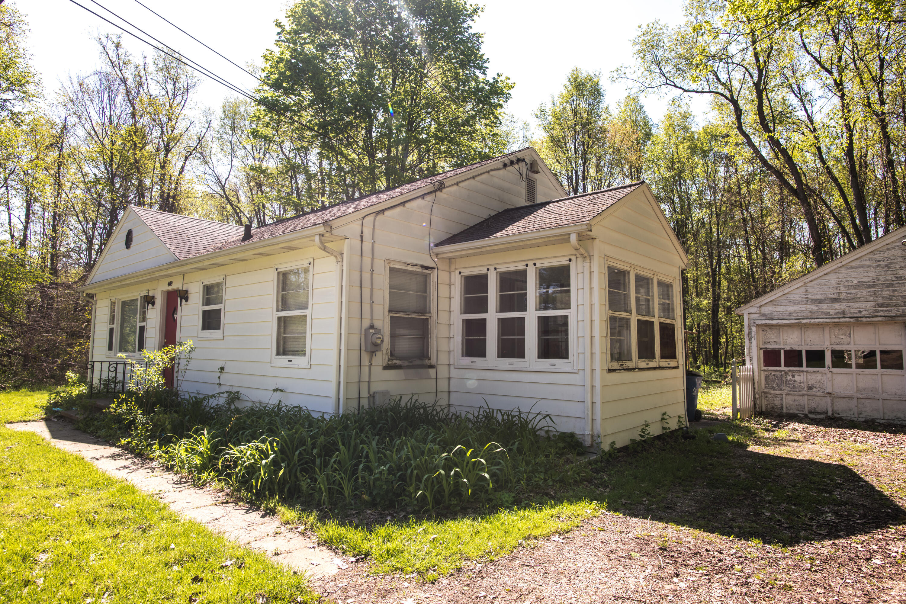 409 W E Avenue
