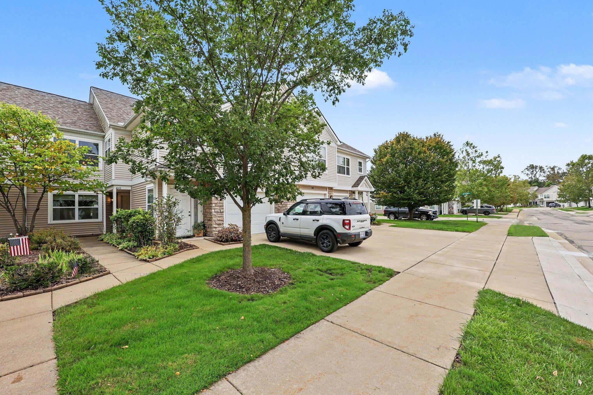 641 Fieldstone Circle W