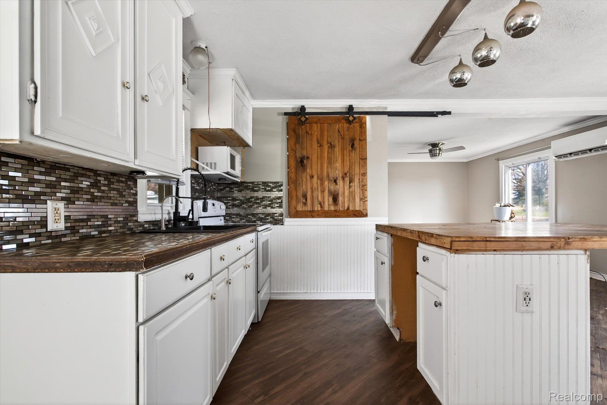 3823 Oxbow Road