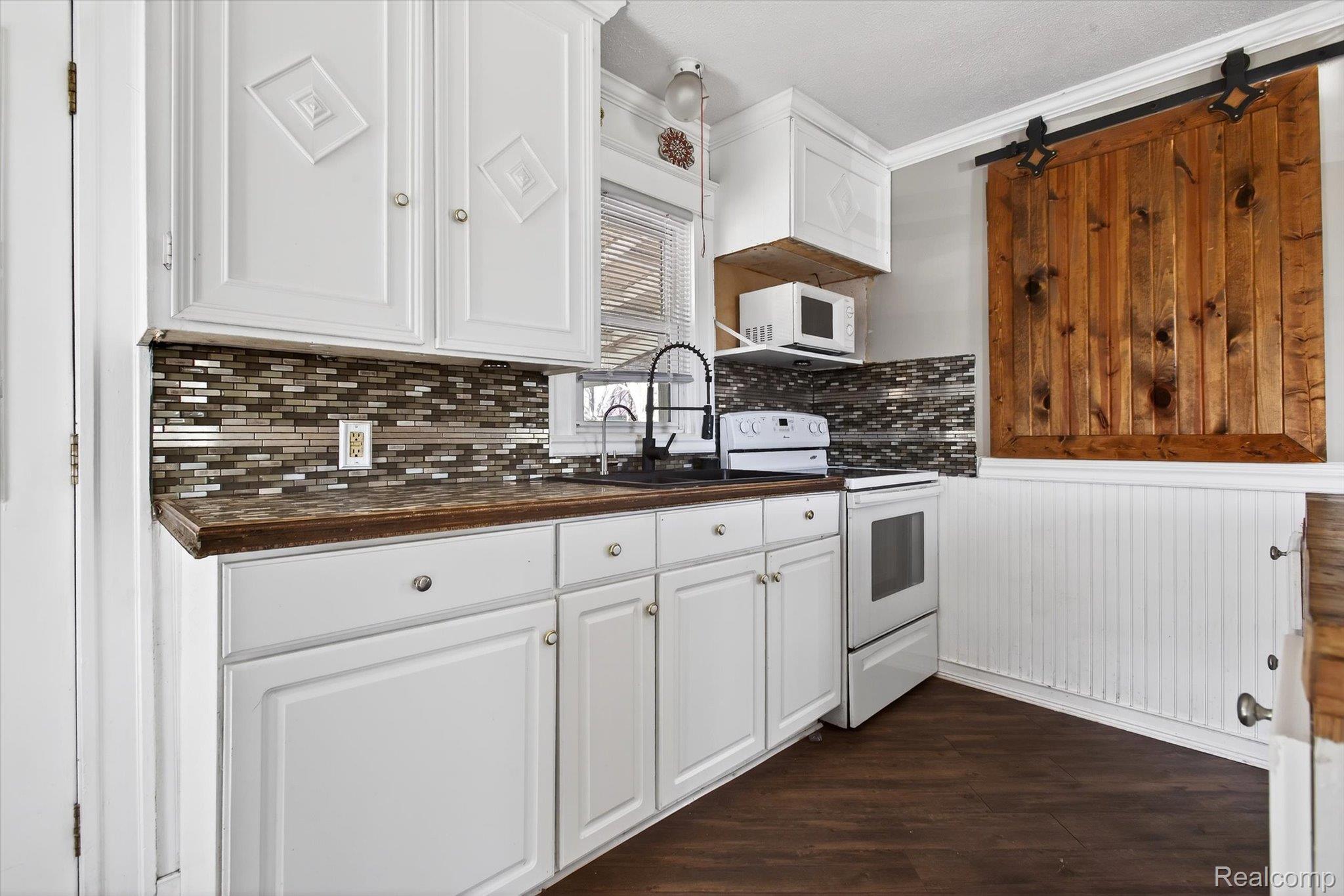 3823 Oxbow Road