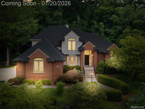 260 Forest Crest Drive Commerce Charter Township MI 48390