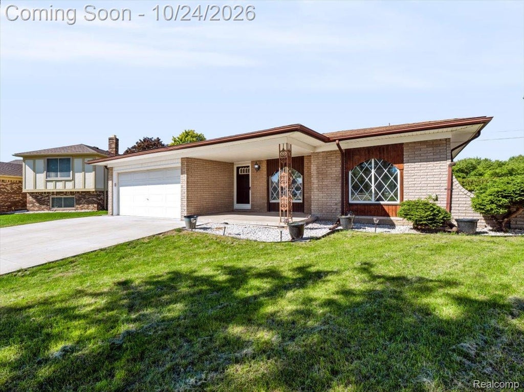 Photo of 38986 Cottonwood Court, Sterling Heights City, MI 48310 (MLS # 20261078127)