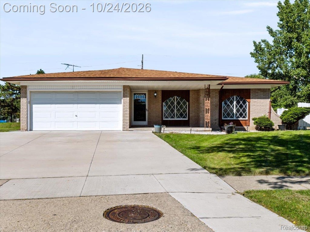 Photo of 38986 Cottonwood Court, Sterling Heights City, MI 48310 (MLS # 20261078127)