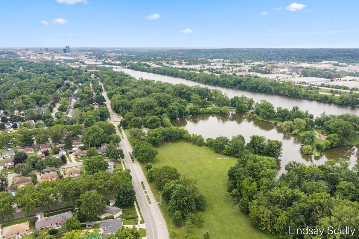 160 Boltwood Drive NE