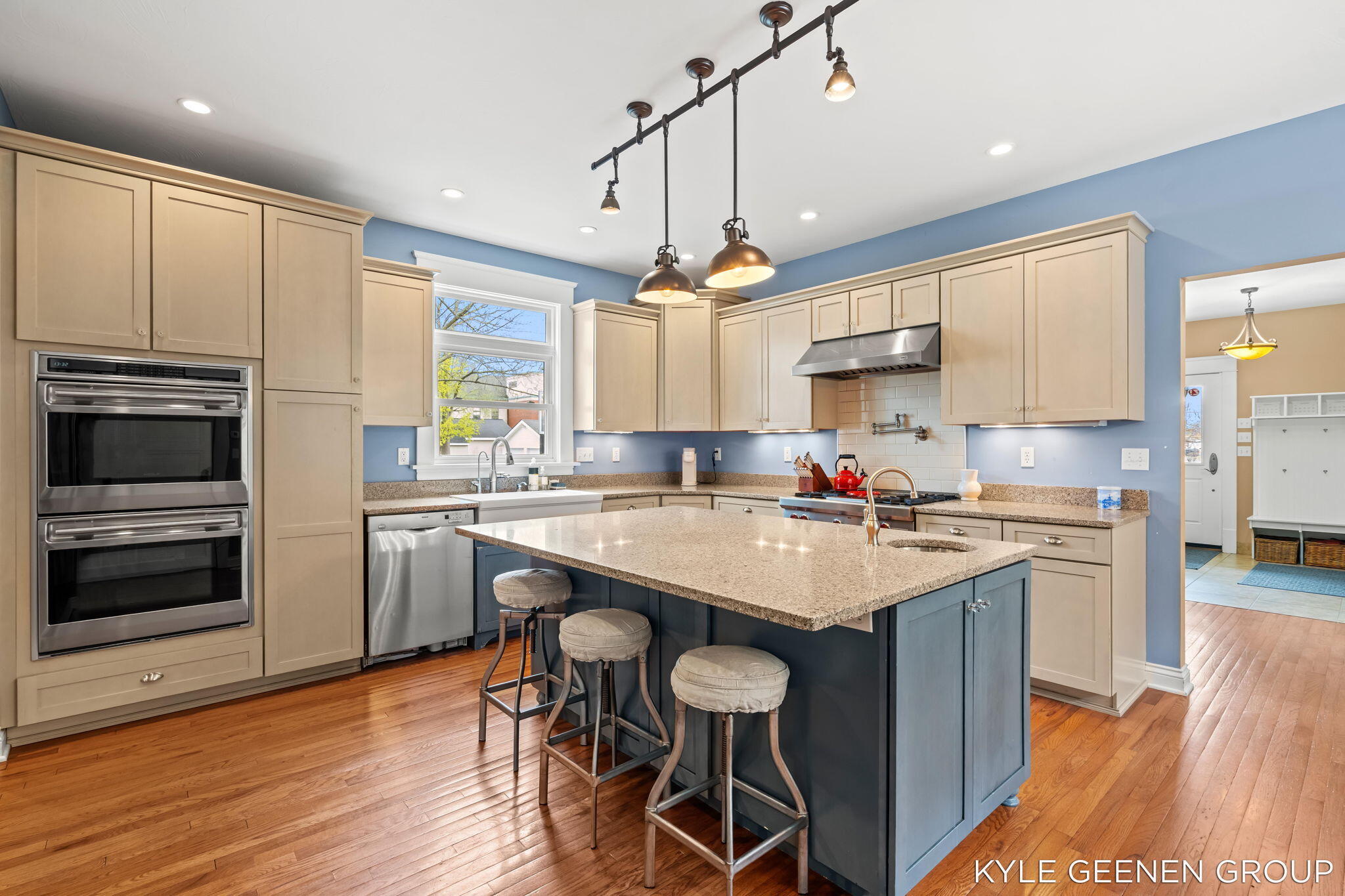 122 E Central Avenue