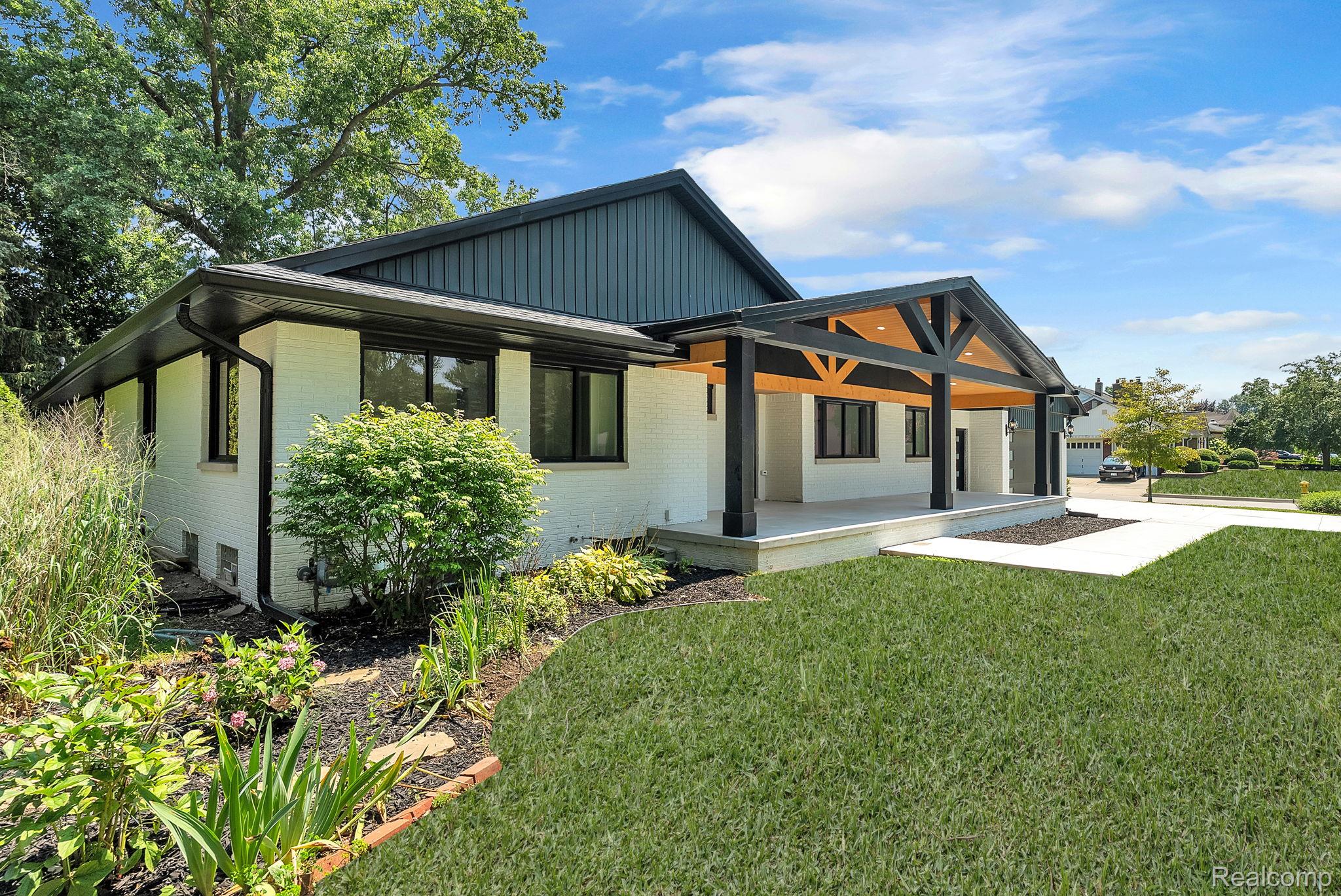 2 RIDGEMONT CT