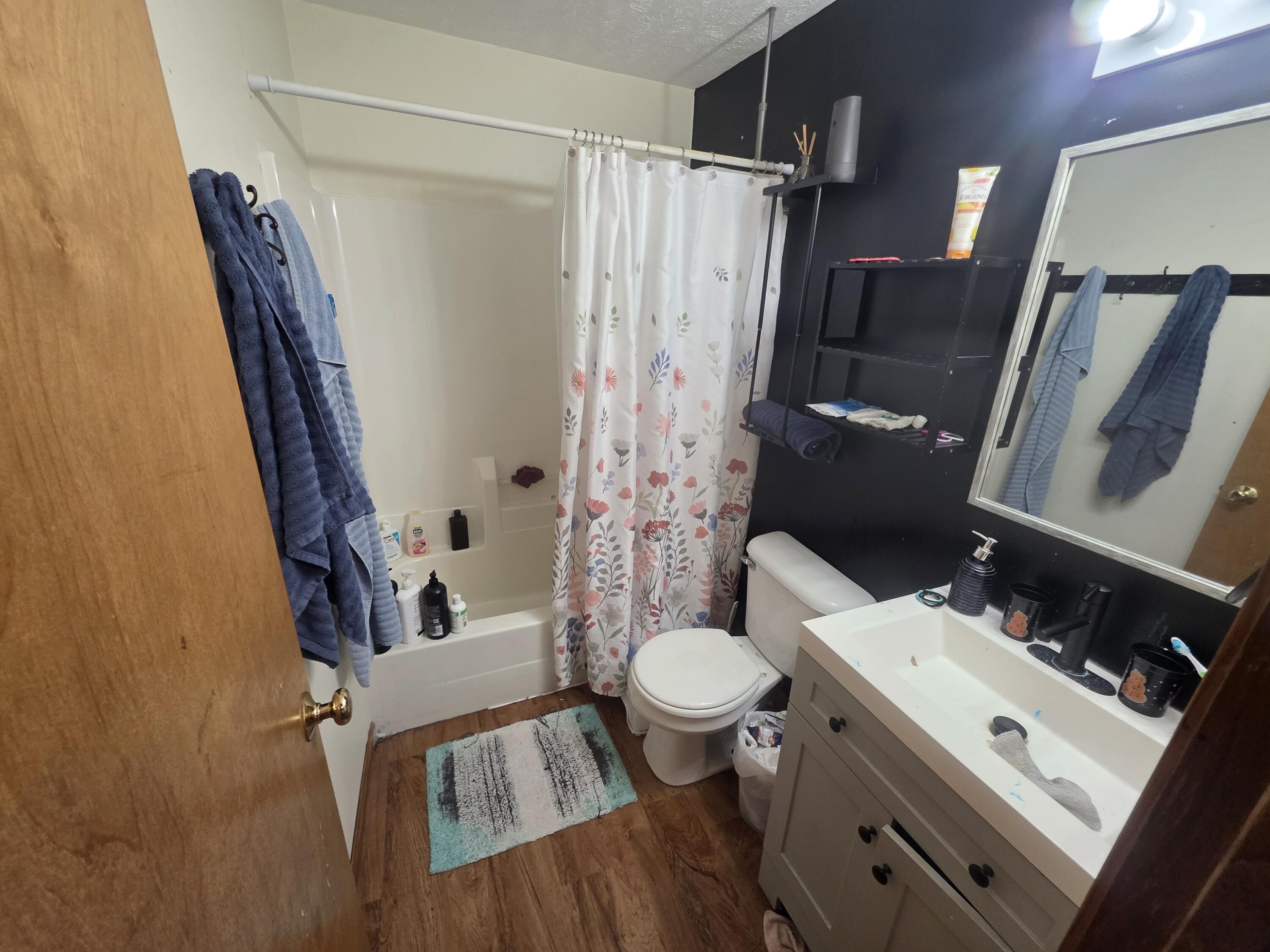 123 W Walnut Street