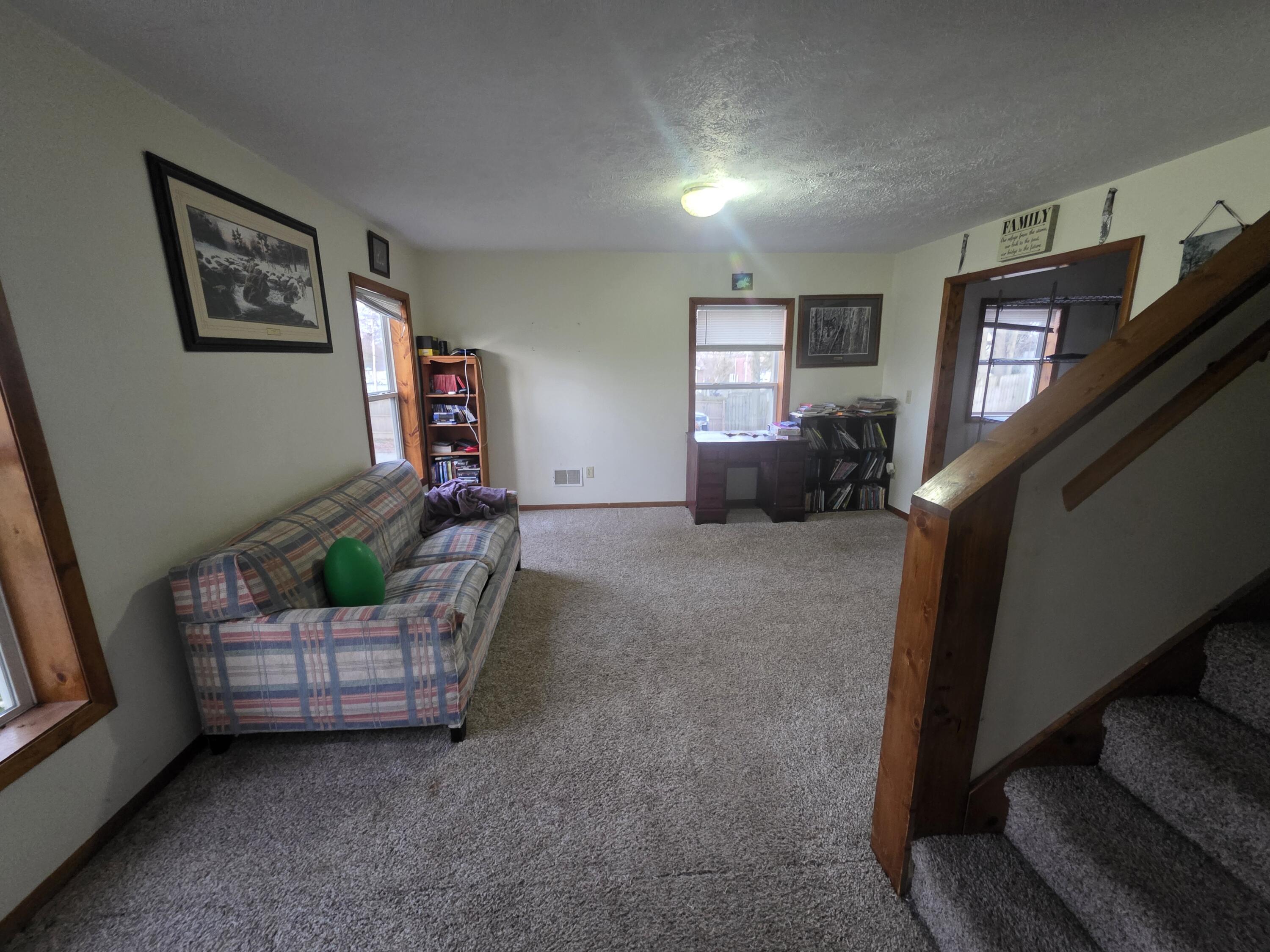 123 W Walnut Street