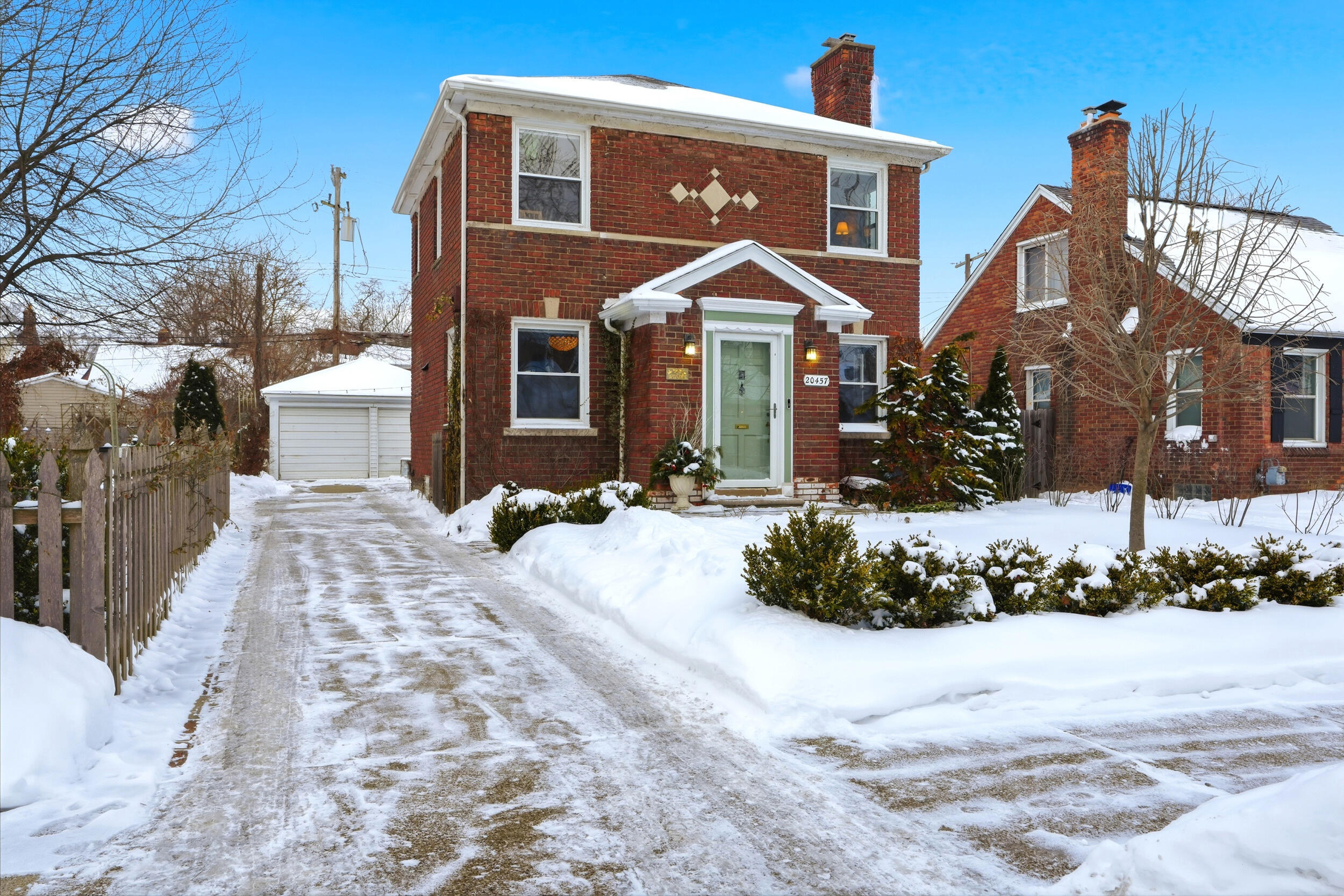 20457 Gardendale Street