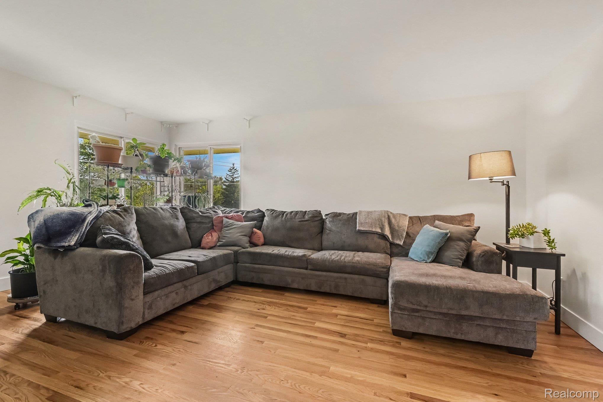 7595 Ledgewood Drive