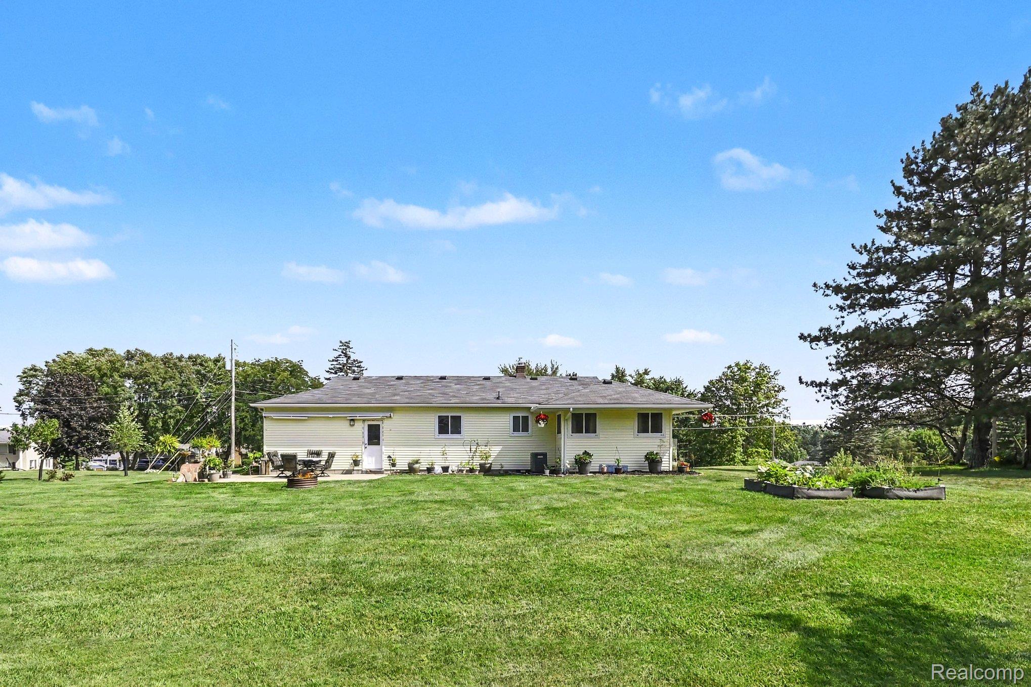 7595 Ledgewood Drive
