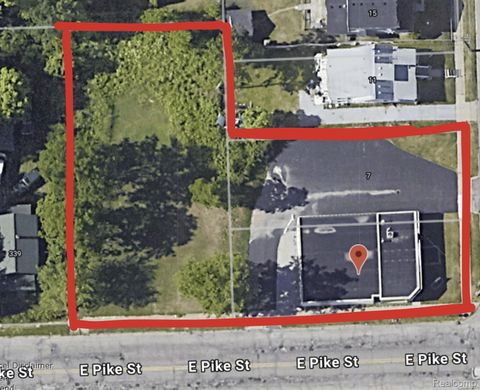 349 E Pike Street Pontiac City MI 48342