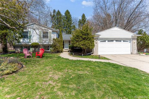 579 Fox River Drive Bloomfield Charter Township MI 48304