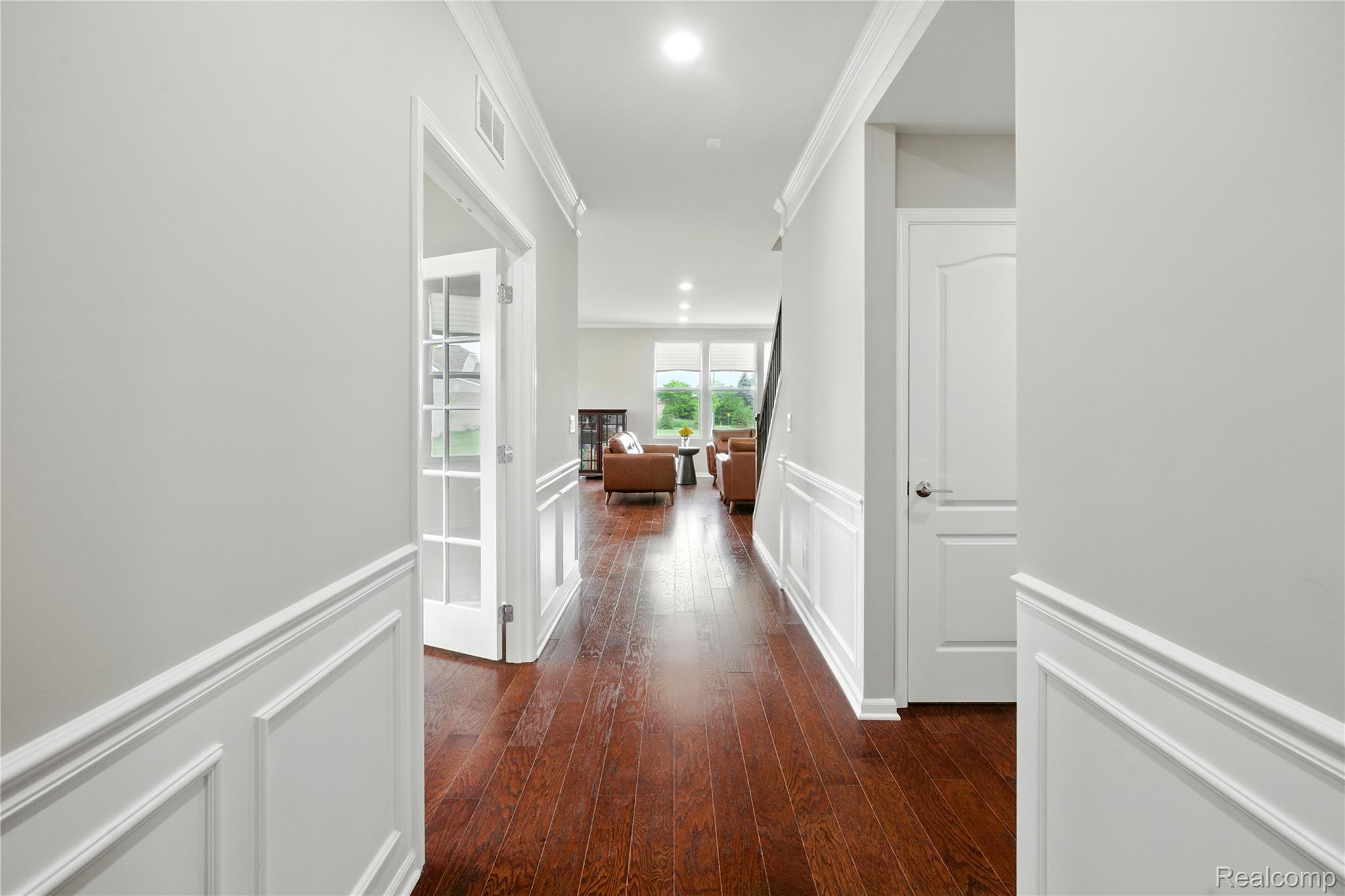 3215 Roslyn Drive