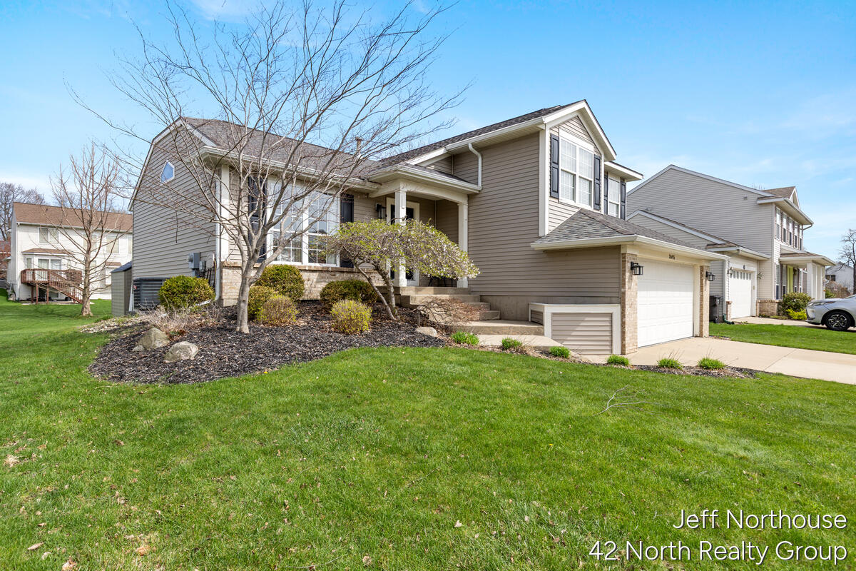 3695 S Falling Leaf Drive SE