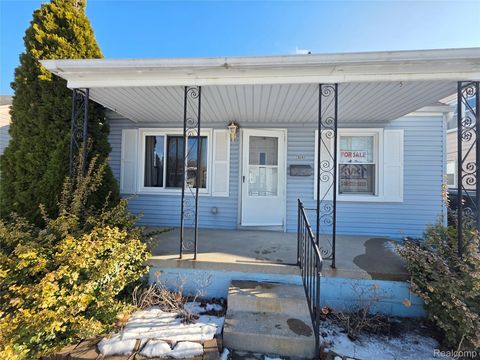 28040 Rosemont Street Roseville City MI 48066