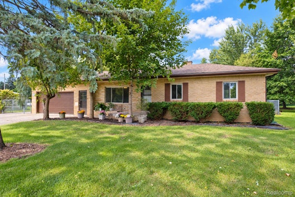 7230 MILLER RD, SWARTZ CREEK, MI 48473 - Image 413b08571d03c2b86a2d34ddc3d919c2/1699062365