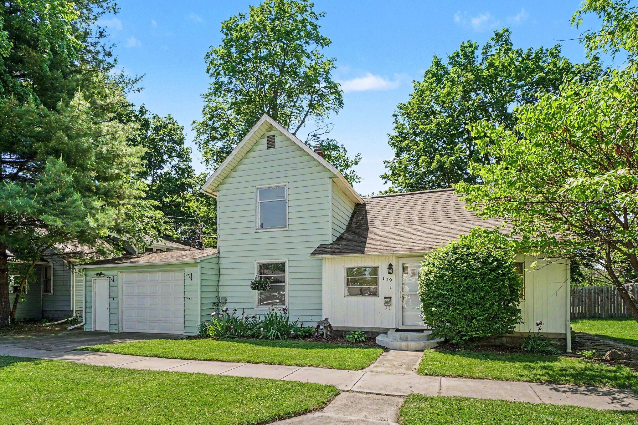 139 N Kalamazoo Avenue