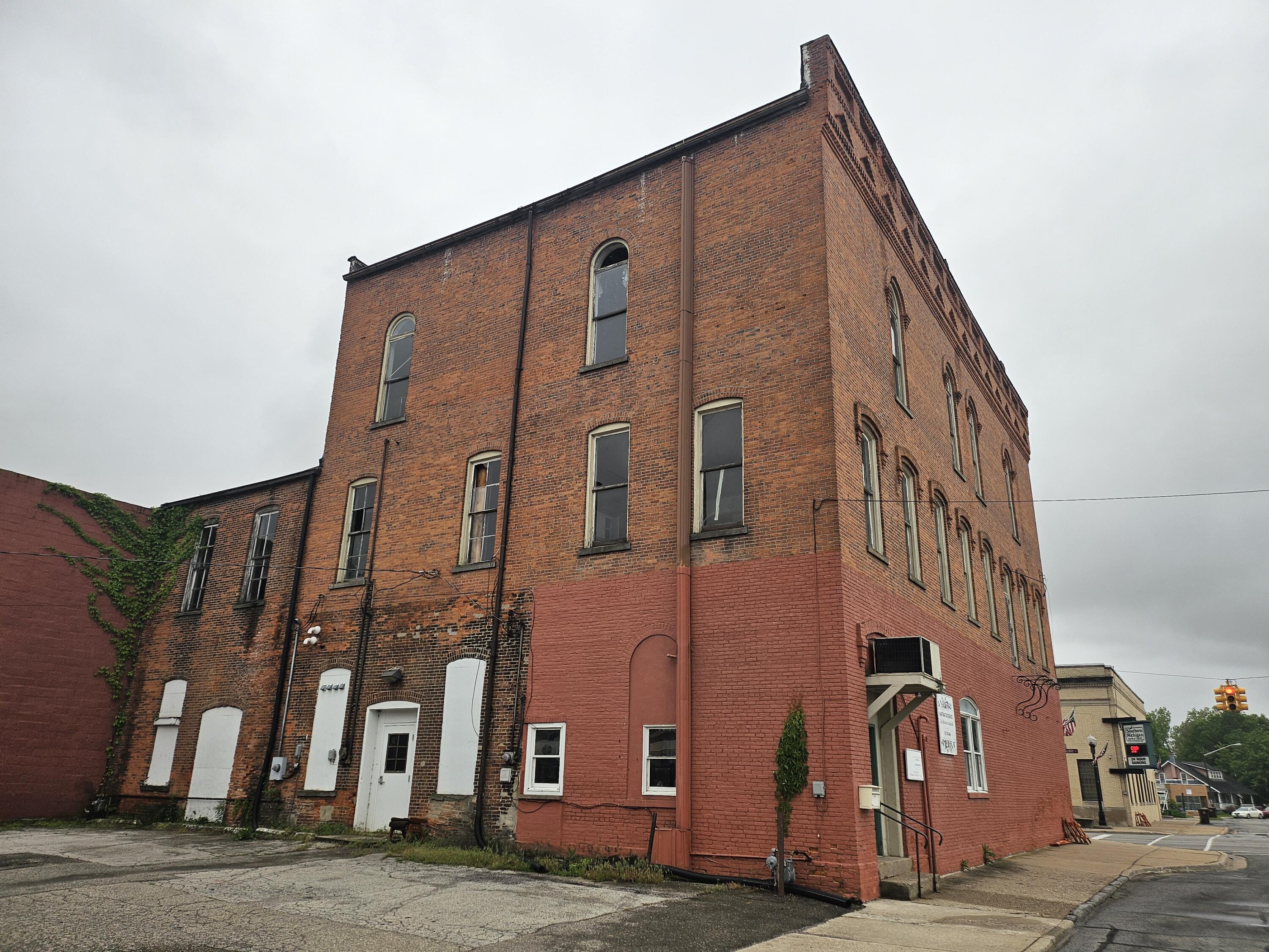 218 N Broadway Street