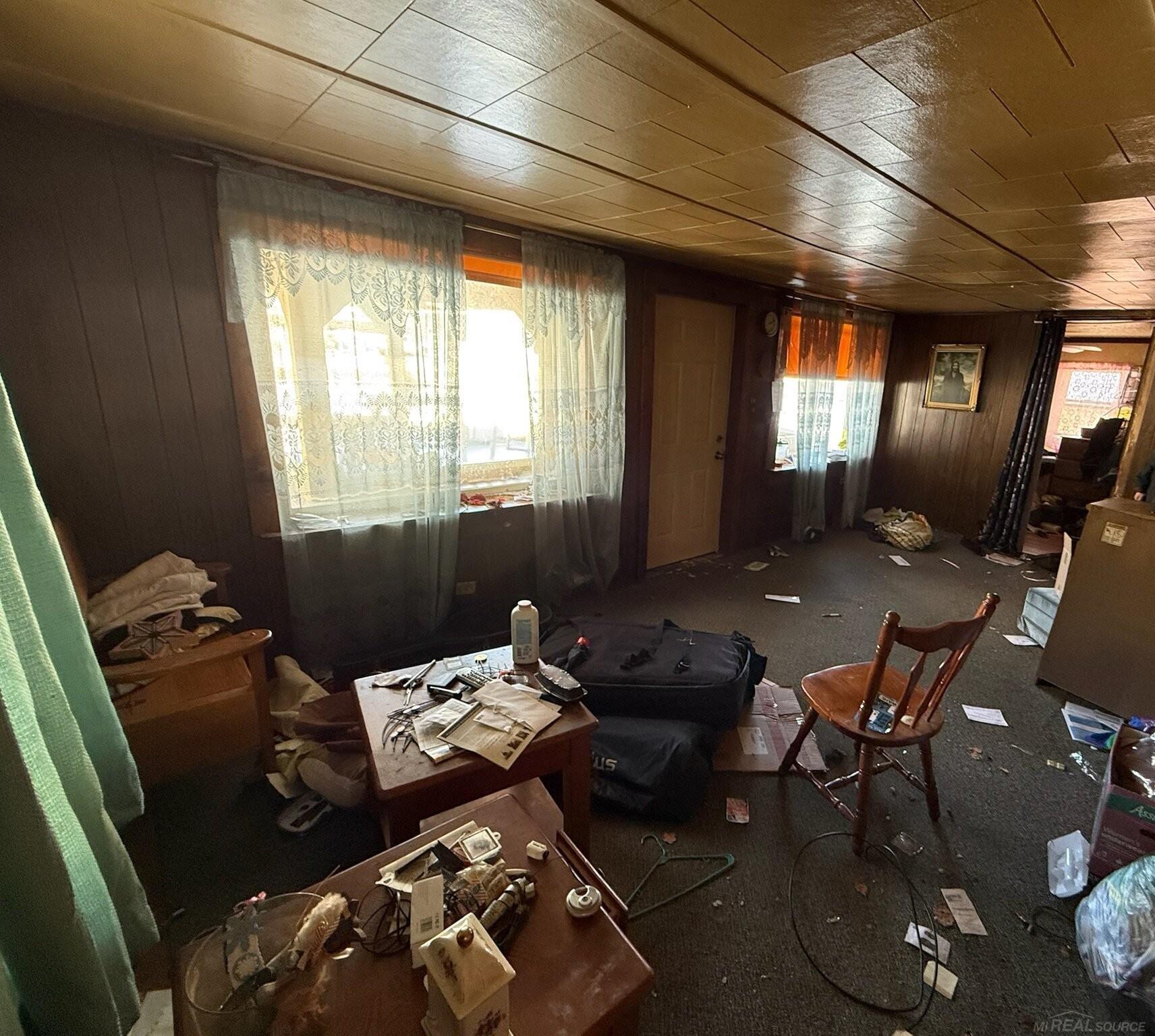 161 W Ludington Drive