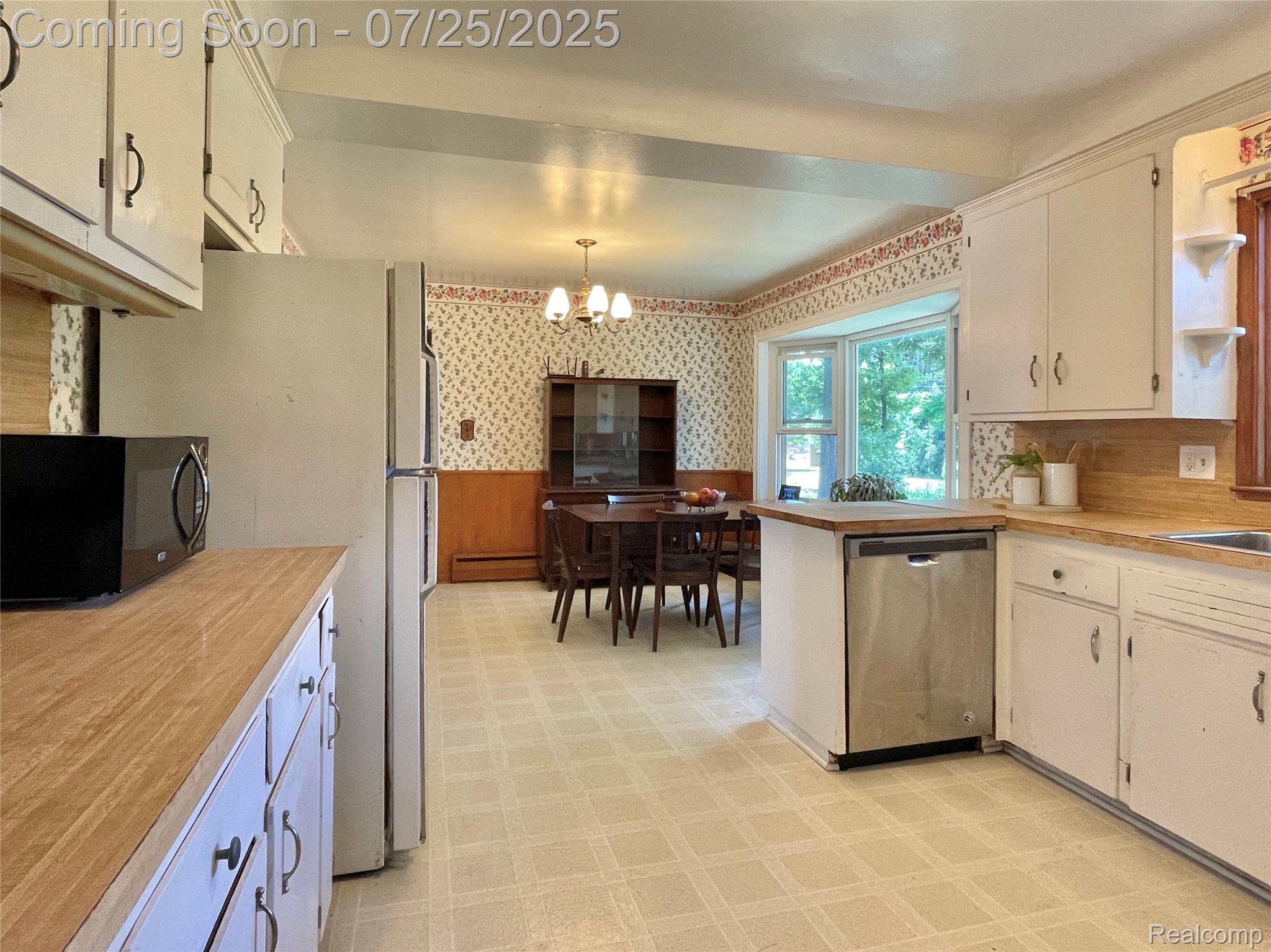 Clinton Charter Township, Michigan 48036, United States, 3 Bedrooms Bedrooms, ,2 BathroomsBathrooms,Residential,Active,178524