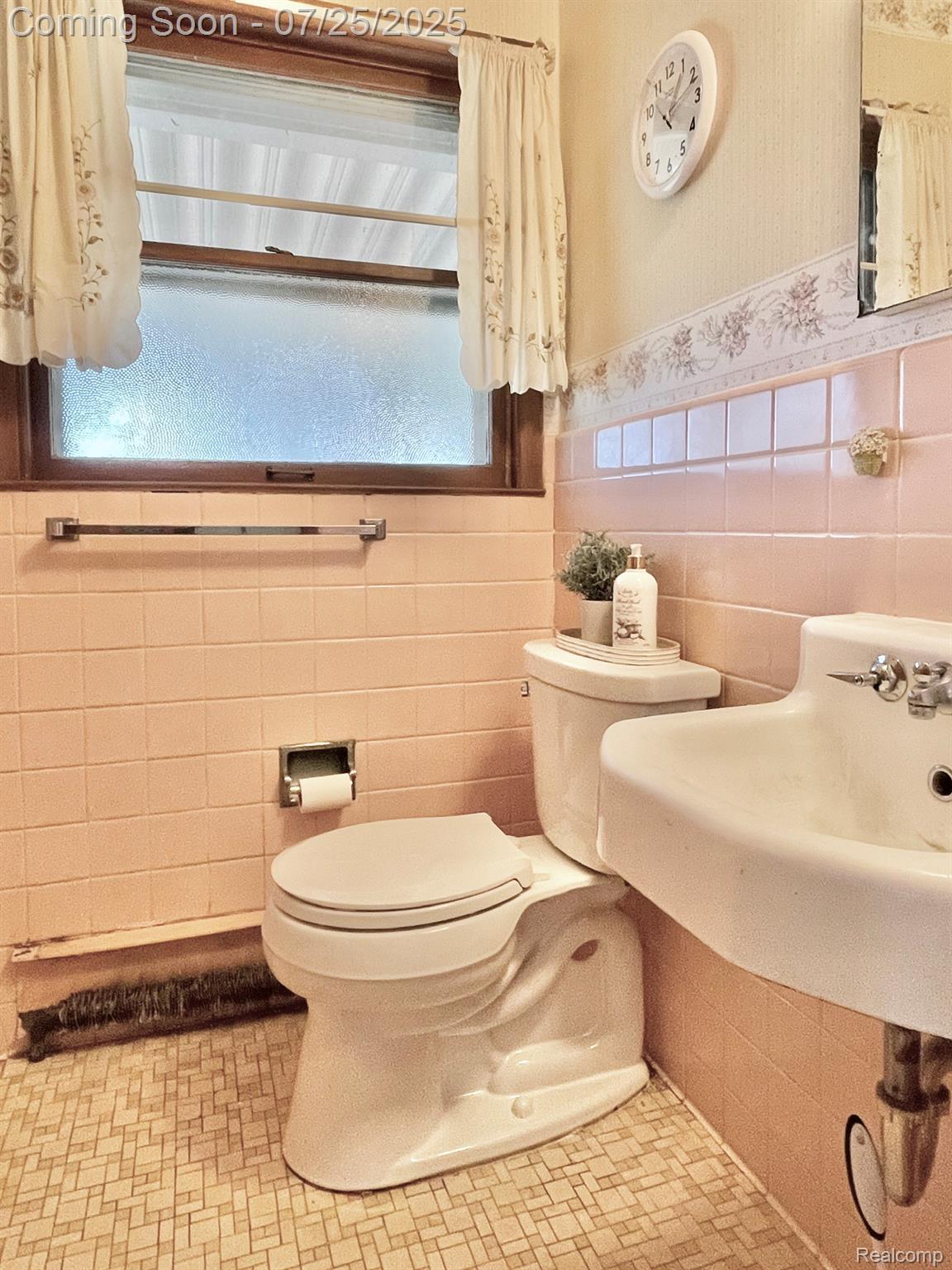 Clinton Charter Township, Michigan 48036, United States, 3 Bedrooms Bedrooms, ,2 BathroomsBathrooms,Residential,Active,178524