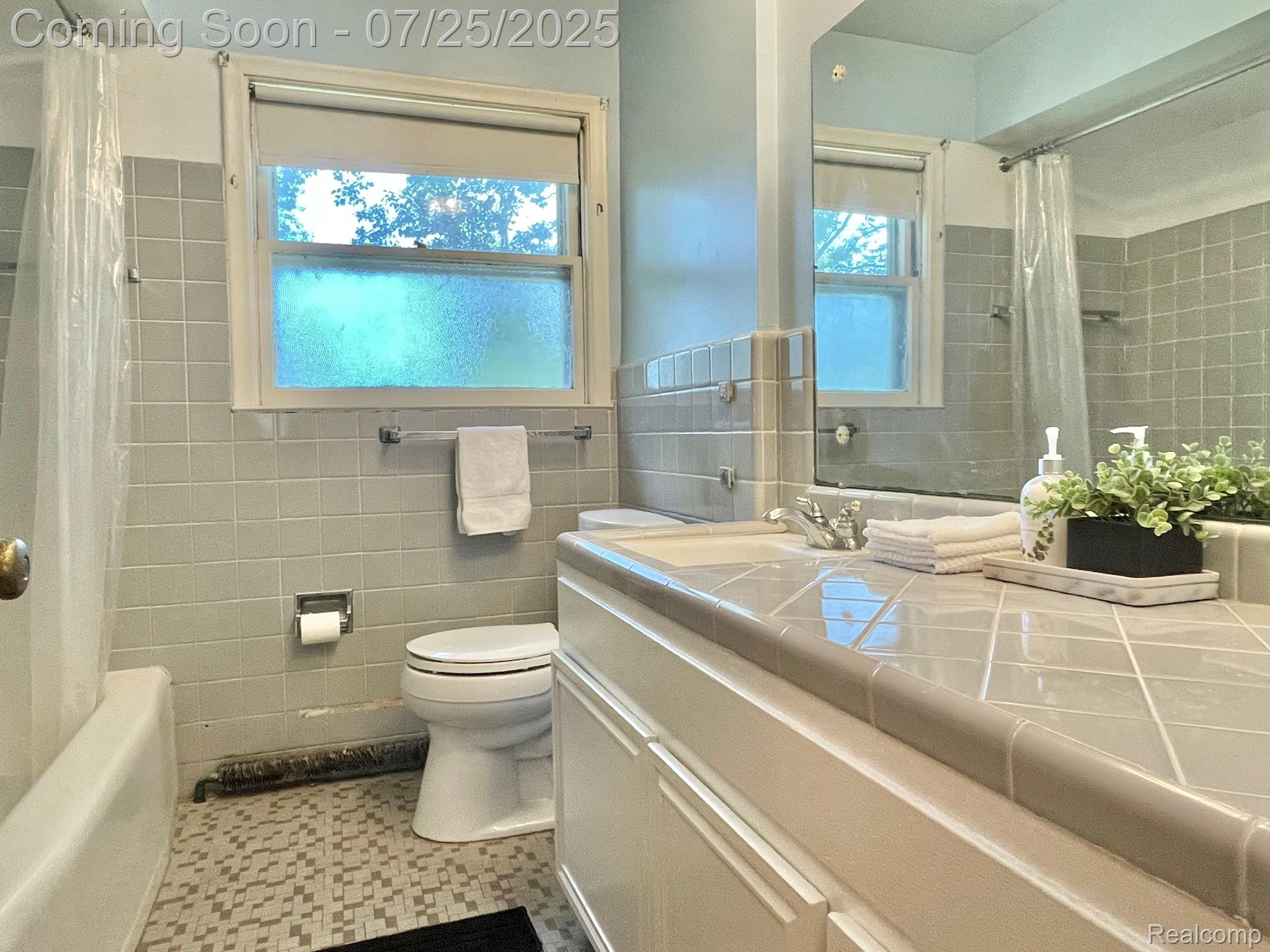 Clinton Charter Township, Michigan 48036, United States, 3 Bedrooms Bedrooms, ,2 BathroomsBathrooms,Residential,Active,178524