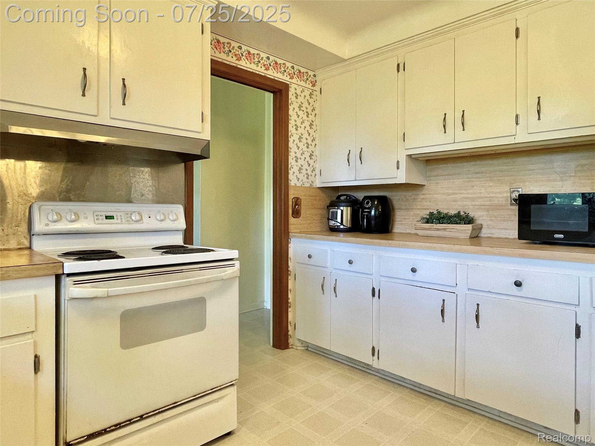 Clinton Charter Township, Michigan 48036, United States, 3 Bedrooms Bedrooms, ,2 BathroomsBathrooms,Residential,Active,178524