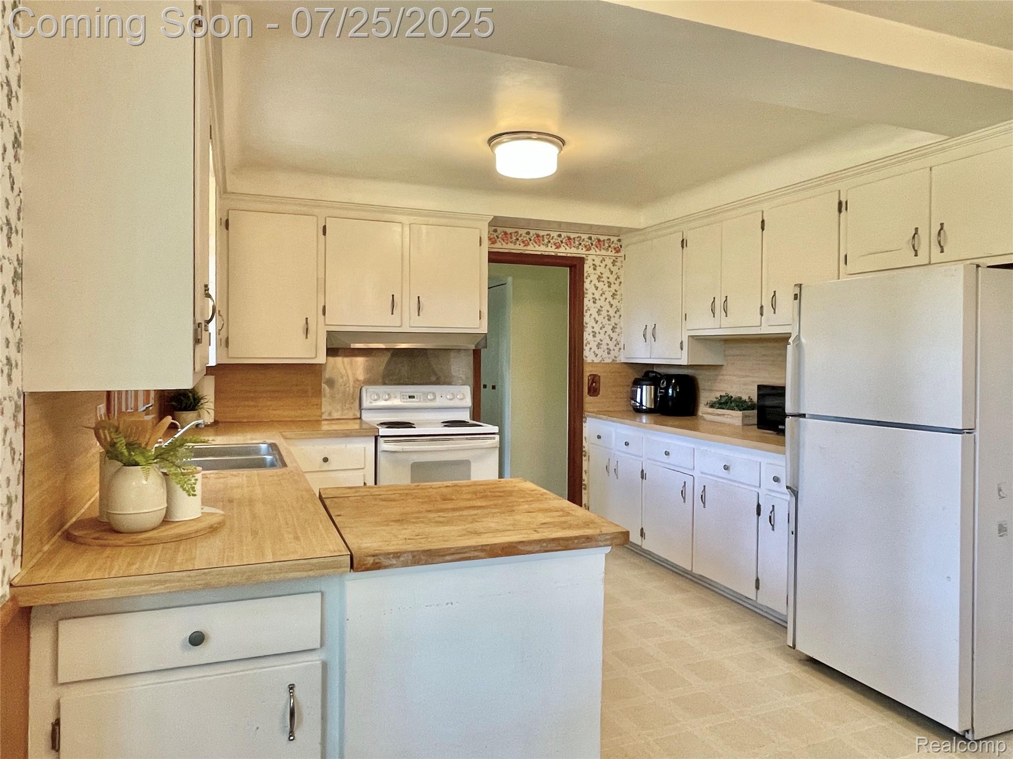 Clinton Charter Township, Michigan 48036, United States, 3 Bedrooms Bedrooms, ,2 BathroomsBathrooms,Residential,Active,178524