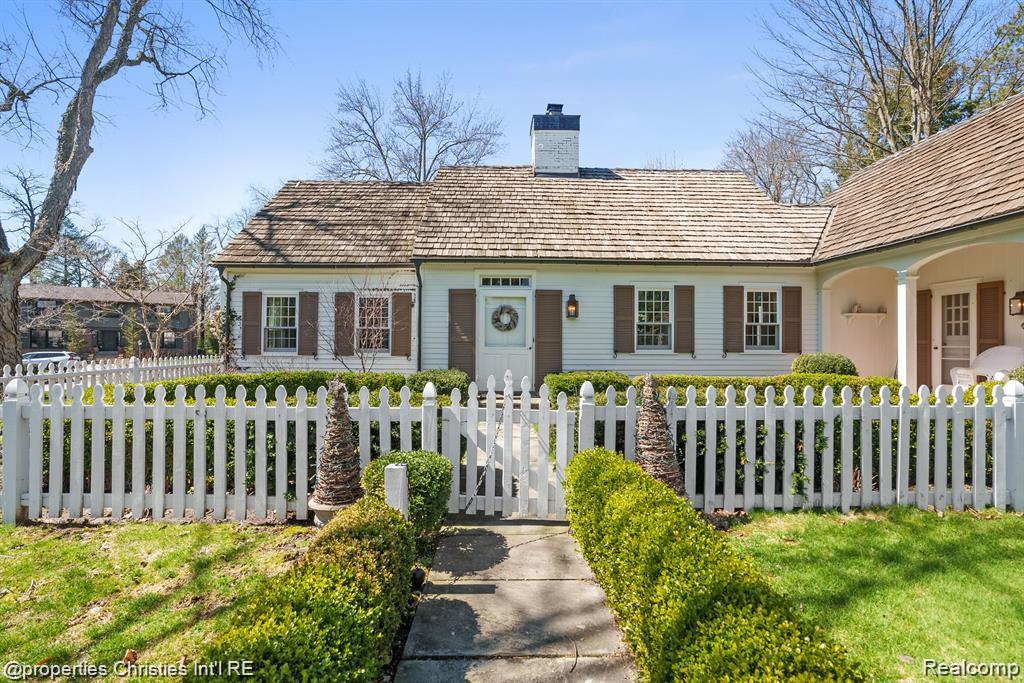 6050 W Surrey Road