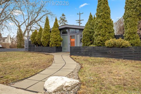 29890 Everett Street Southfield City MI 48076