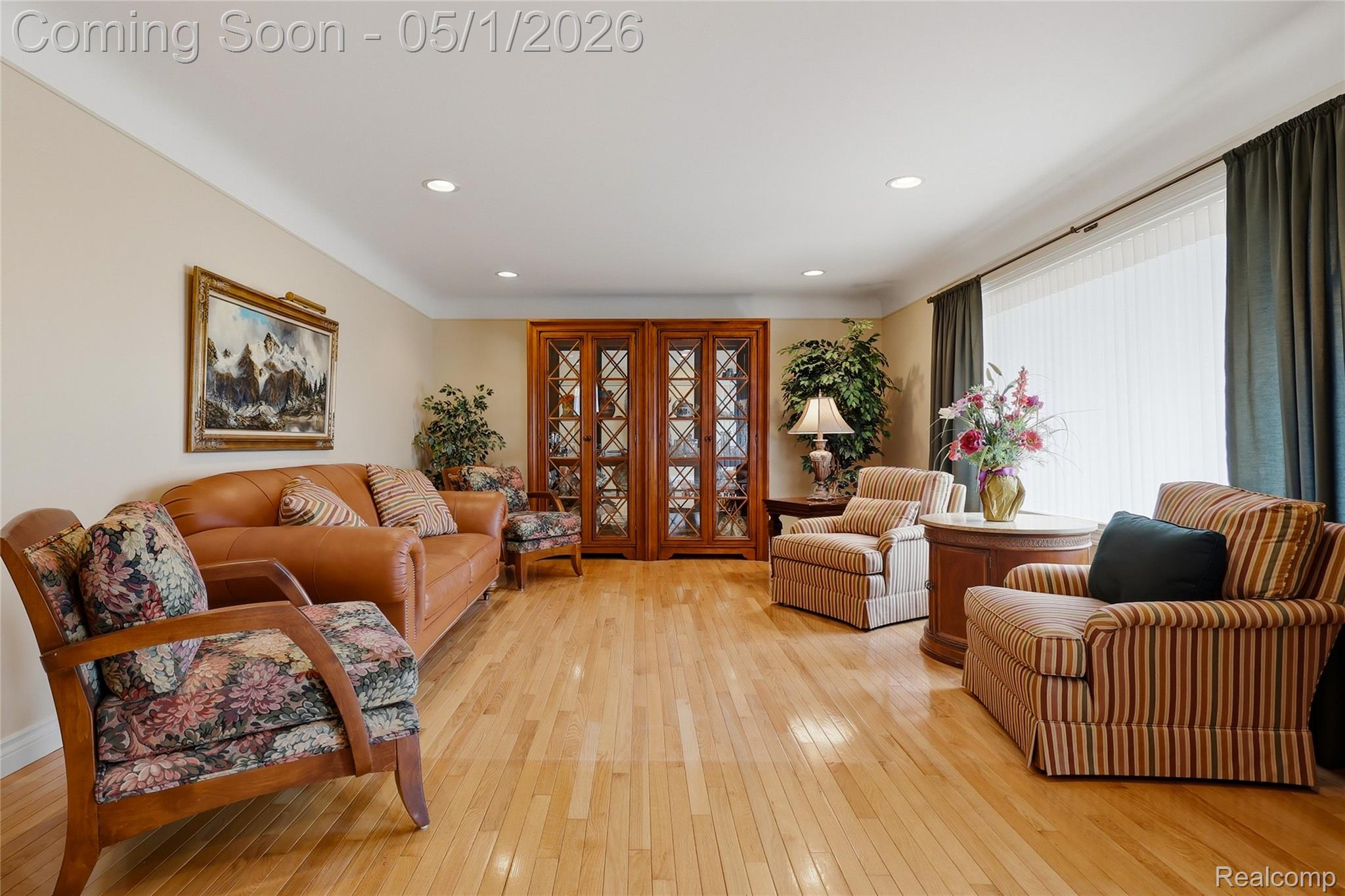 19367 Skyline Street